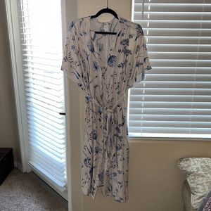 XL Dress. Cream and blue floral.